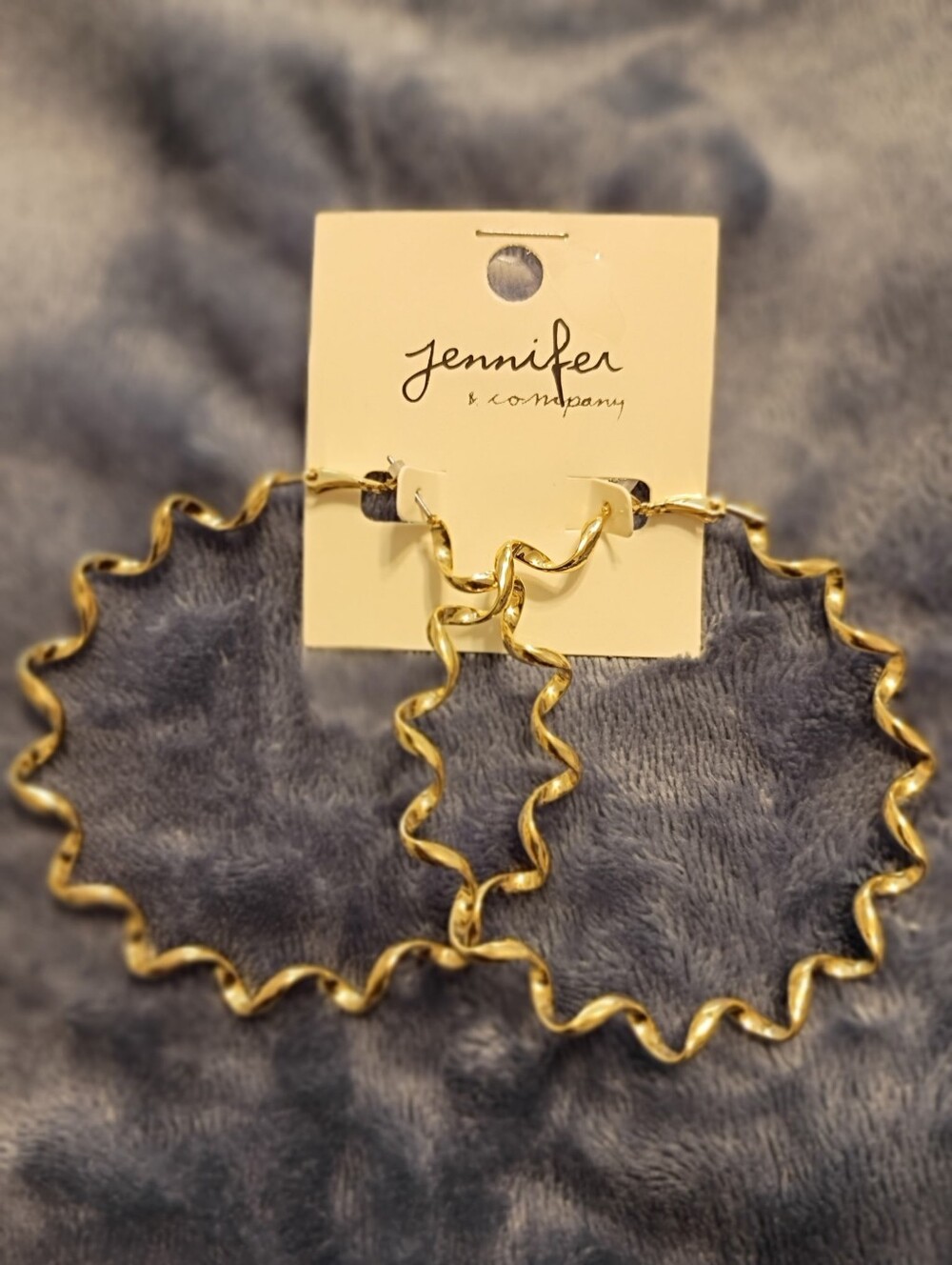 Jennifer & Company Gold-tone Wavy Lightweight Hoop Earrings - Picture 2 of 2